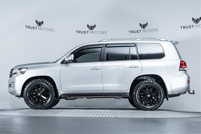2016 Toyota Landcruiser - Thumbnail