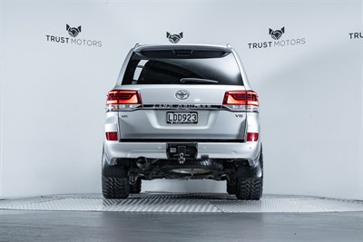 2016 Toyota Landcruiser - Thumbnail