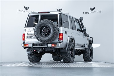 2020 Toyota Landcruiser - Thumbnail