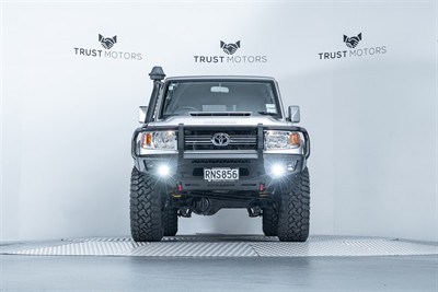 2020 Toyota Landcruiser - Thumbnail