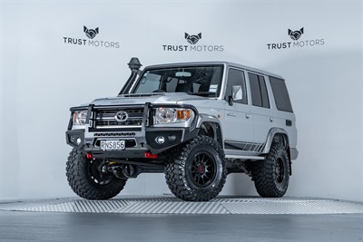 2020 Toyota Landcruiser - Thumbnail