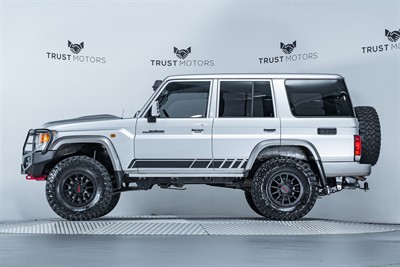 2020 Toyota Landcruiser - Thumbnail