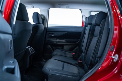 2021 Mitsubishi Outlander - Thumbnail