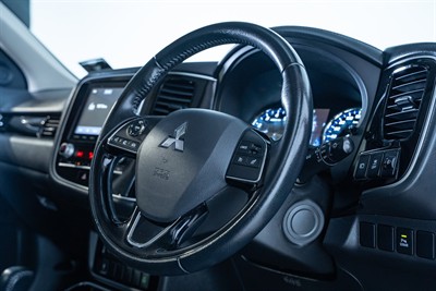 2021 Mitsubishi Outlander - Thumbnail