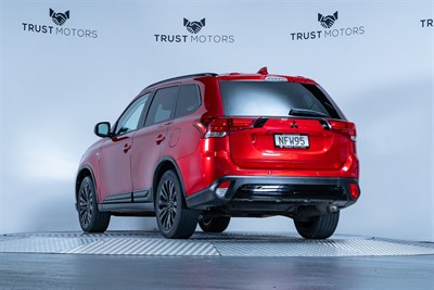 2021 Mitsubishi Outlander - Thumbnail