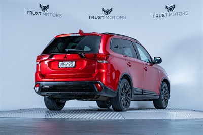 2021 Mitsubishi Outlander - Thumbnail