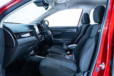 2021 Mitsubishi Outlander - Thumbnail