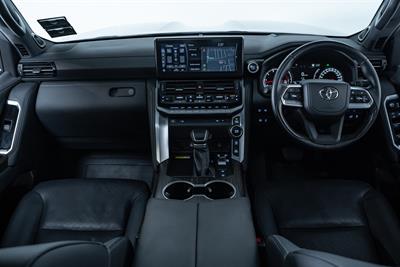 2024 Toyota Landcruiser - Thumbnail