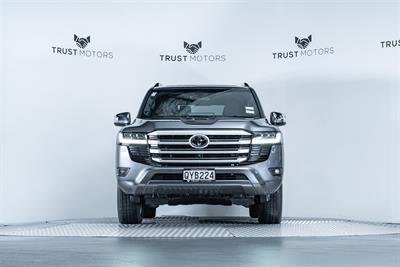 2024 Toyota Landcruiser - Thumbnail