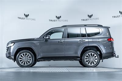 2024 Toyota Landcruiser - Thumbnail