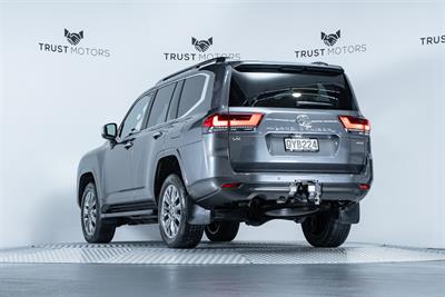 2024 Toyota Landcruiser - Thumbnail