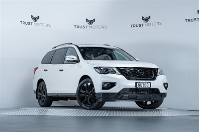 2017 Nissan Pathfinder - Thumbnail