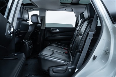 2017 Nissan Pathfinder - Thumbnail