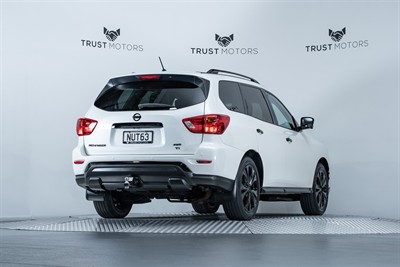 2017 Nissan Pathfinder - Thumbnail