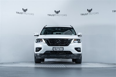 2017 Nissan Pathfinder - Thumbnail