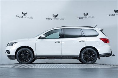 2017 Nissan Pathfinder - Thumbnail