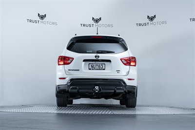 2017 Nissan Pathfinder - Thumbnail