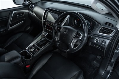 2020 Mitsubishi Pajero Sport - Thumbnail