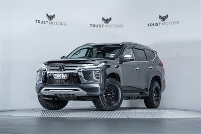 2020 Mitsubishi Pajero Sport - Thumbnail