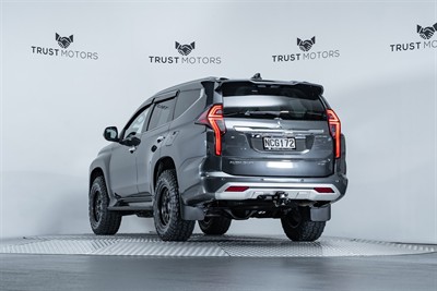 2020 Mitsubishi Pajero Sport - Thumbnail