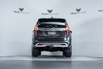 2020 Mitsubishi Pajero Sport - Thumbnail