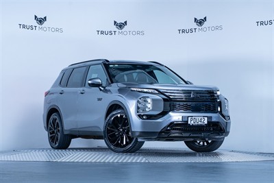 2022 Mitsubishi Outlander - Thumbnail