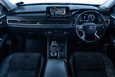 2022 Mitsubishi Outlander - Thumbnail