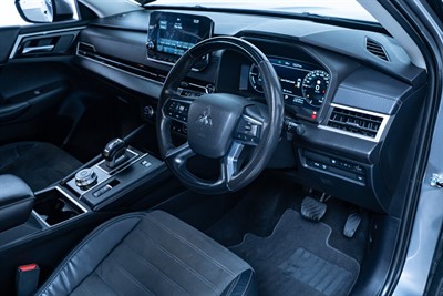2022 Mitsubishi Outlander - Thumbnail