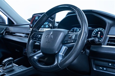 2022 Mitsubishi Outlander - Thumbnail