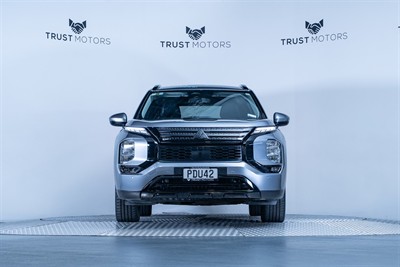 2022 Mitsubishi Outlander - Thumbnail