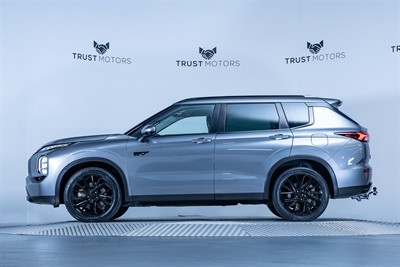 2022 Mitsubishi Outlander - Thumbnail