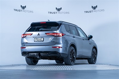 2022 Mitsubishi Outlander - Thumbnail