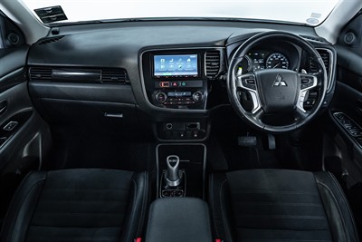 2017 Mitsubishi Outlander - Thumbnail