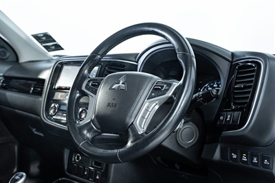 2017 Mitsubishi Outlander - Thumbnail