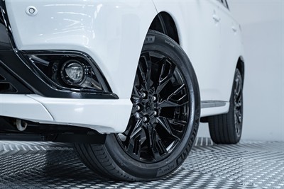 2017 Mitsubishi Outlander - Thumbnail