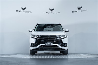 2017 Mitsubishi Outlander - Thumbnail