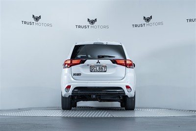 2017 Mitsubishi Outlander - Thumbnail