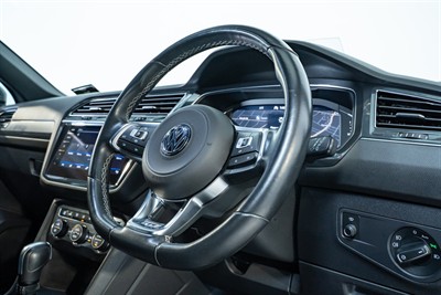 2021 Volkswagen Tiguan - Thumbnail