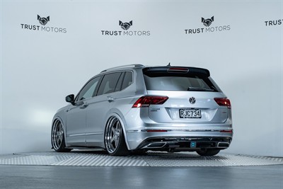 2021 Volkswagen Tiguan - Thumbnail