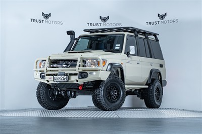 2023 Toyota Landcruiser - Thumbnail