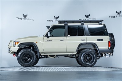 2023 Toyota Landcruiser - Thumbnail