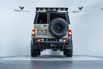 2023 Toyota Landcruiser - Thumbnail