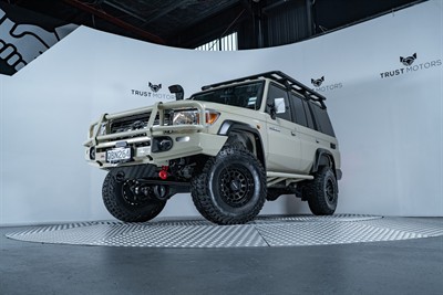 2023 Toyota Landcruiser - Thumbnail