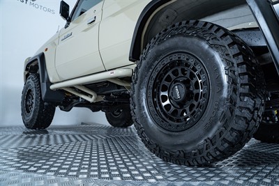 2023 Toyota Landcruiser - Thumbnail