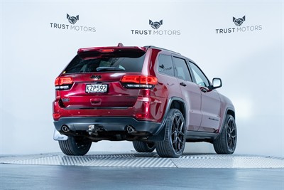 2017 Jeep Grand Cherokee - Thumbnail