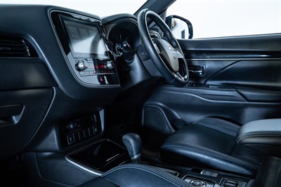 2022 Mitsubishi Outlander - Thumbnail
