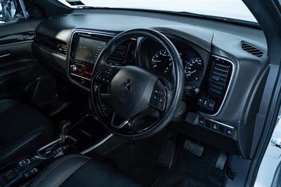 2022 Mitsubishi Outlander - Thumbnail