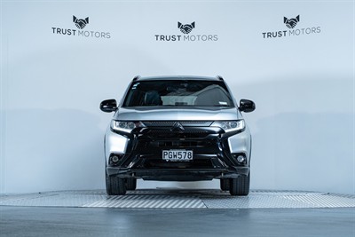 2022 Mitsubishi Outlander - Thumbnail