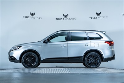 2022 Mitsubishi Outlander - Thumbnail