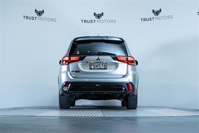 2022 Mitsubishi Outlander - Thumbnail